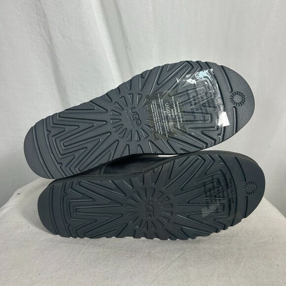 NWOT UGG Boots with Dangle Charm Women's Size 6.5 Gray - Picture 3 of 3